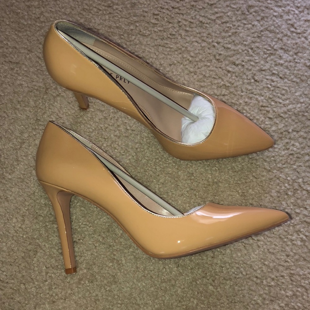 Tan Pump